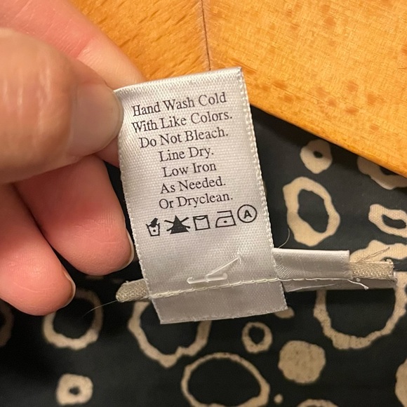 Vintage 90s 100% silk button down blouse black tan abstract PXL - Picture 9 of 9